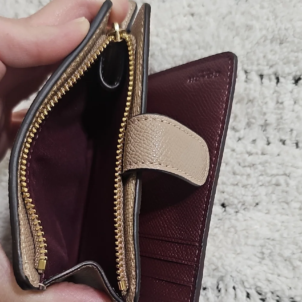 Coach Beige Leather Wallet - Picture 7 of 9